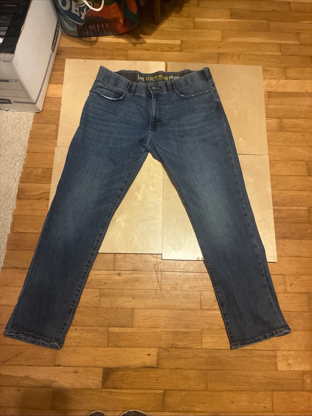 Lee Men's Relaxed Fit MVP Jeans in Medium Blue Wash 36 x 30